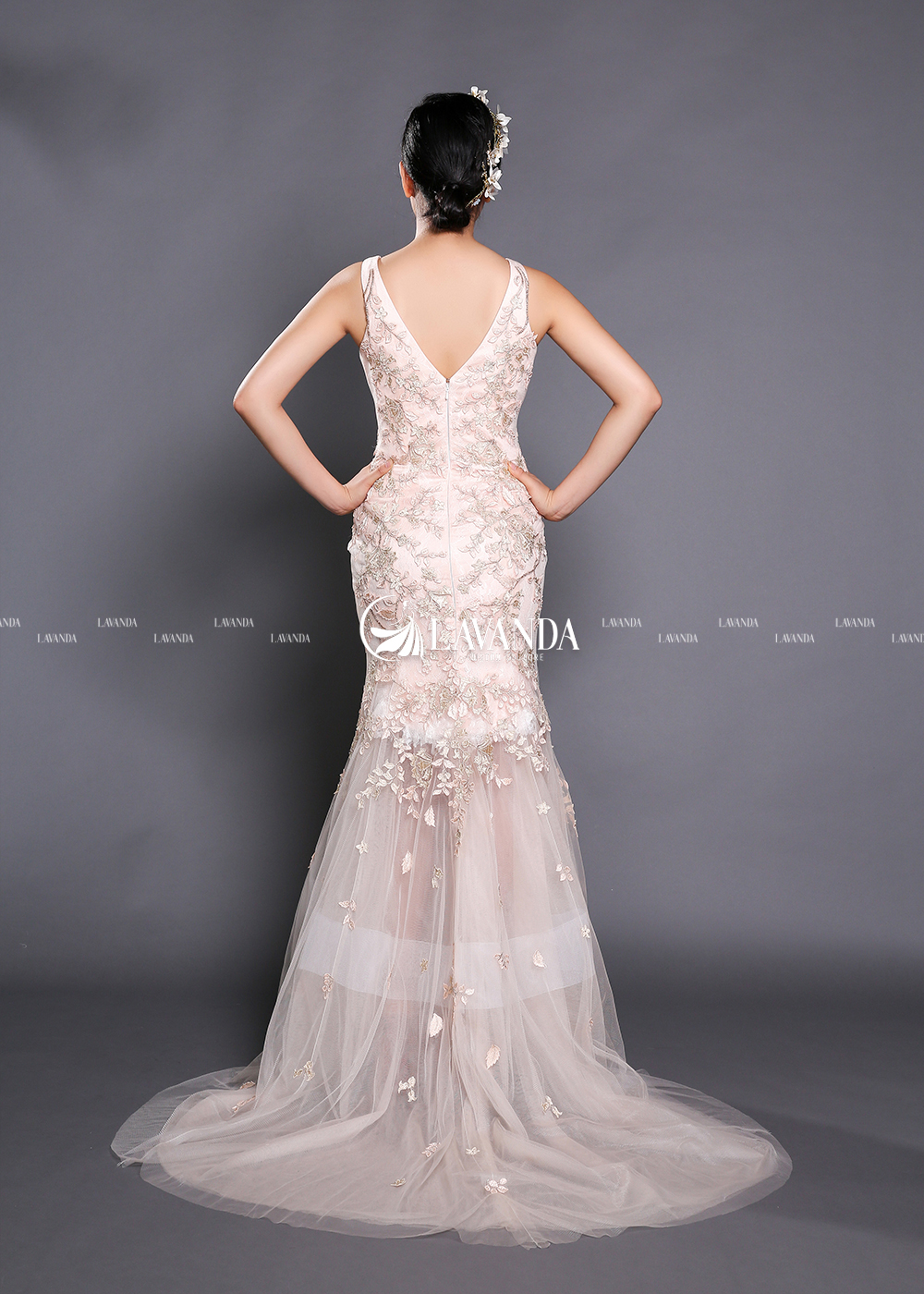 Lace Applique Tulle V-Neck Mermaid Wedding Dress